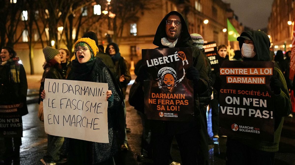 Megállapodott a jobboldallal az új bevándorlási törvényről a francia kormány