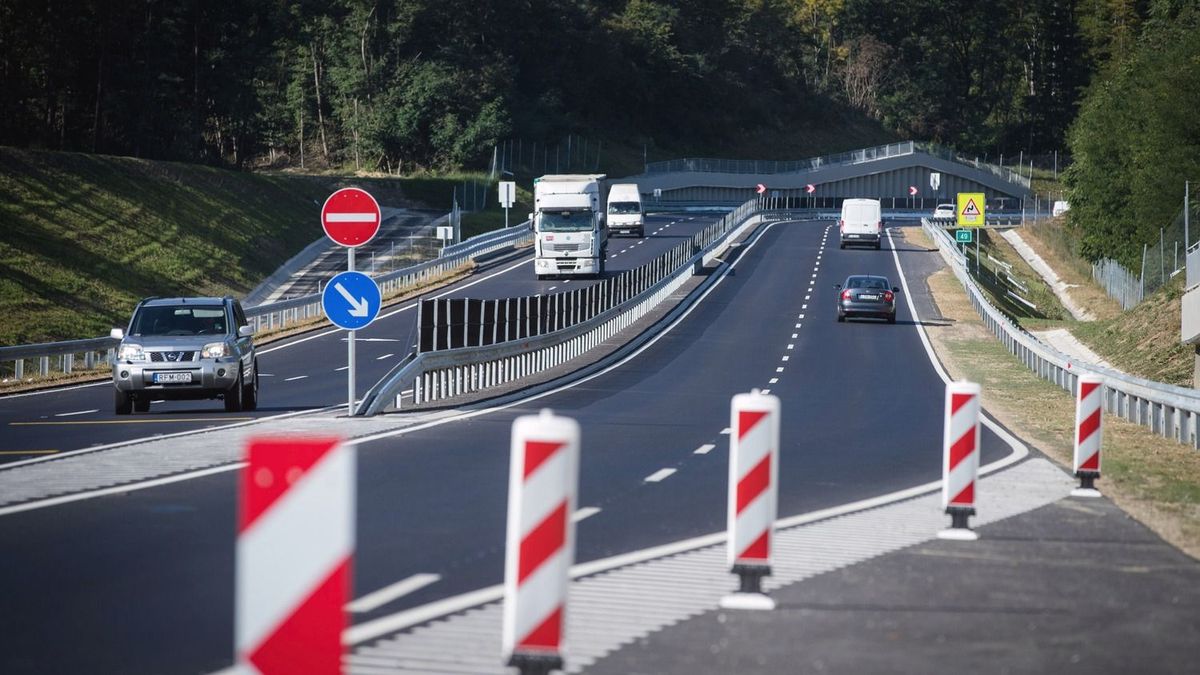 A legdrágább gyorsforgalmi útszakasz, egyoldalú békeajánlat Oroszország nélkül és Erdogan Budapesten - heti összefoglaló