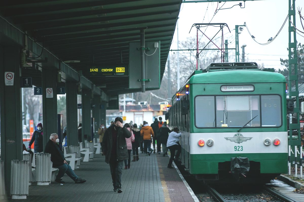 2021.12.29. BudapestÖrs Vezér tere, agglomerációs közlekedés, HÉVFotó: Kurucz Árpád (KA)Magyar Nemzet 2021.12.29. Budapest
Örs Vezér tere, agglomerációs közlekedés, HÉV
Fotó: Kurucz Árpád (KA)
Magyar Nemzet