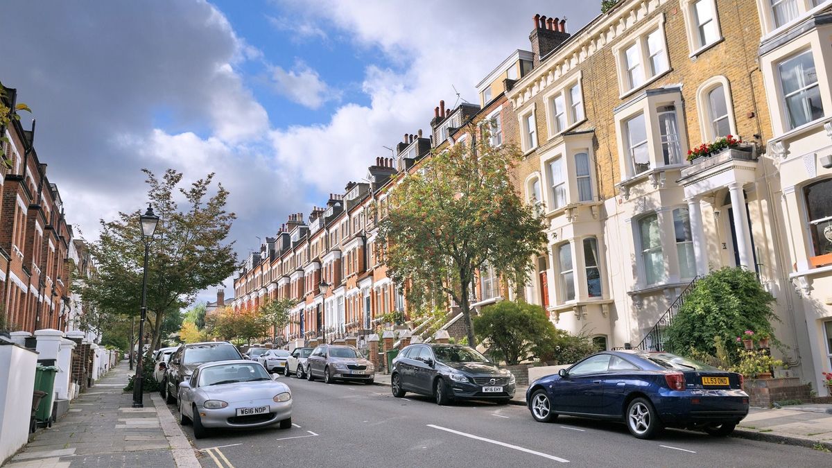 Jövőre már tényleg látványos lesz, ami a brit lakáspiacra vár – rég nem látott folyamat indul