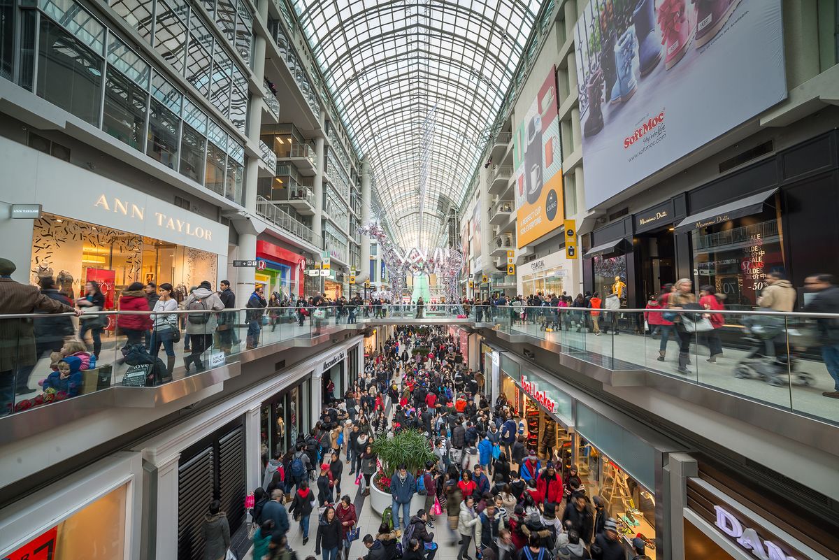 Toronto,-,December,26:,Shoppers,Visit,The,Mall,In,Toronto,