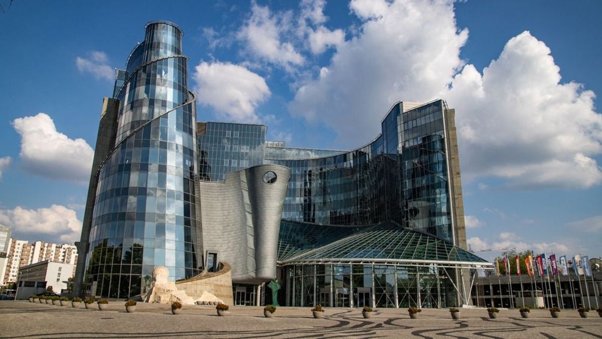 Durva tisztogatás a lengyel közmédiában: kirugták a vezetőséget, leállították az élő adást