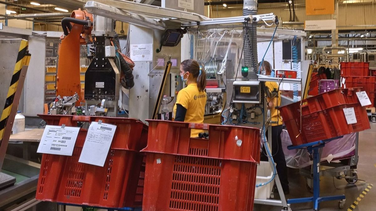 Botrány a gumigyár körül: a gyár vezetősége beperelte a Gumiipari Szakszervezeti Szövetséget és annak elnökét