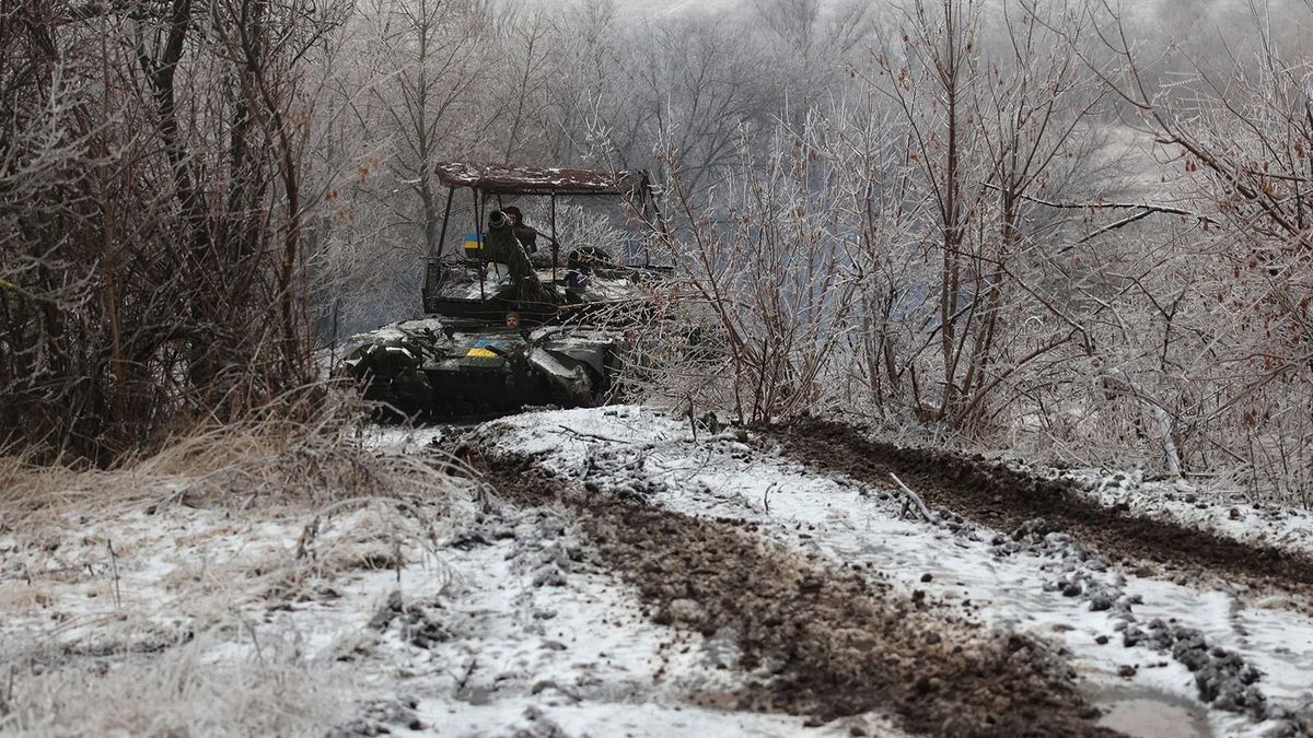 Ukrainian tank crews take part in a drill not far from the front line in the Bakhmut direction, in the Donetsk region, on December 15, 2023, amid the Russian invasion of Ukraine. (Photo by Anatolii Stepanov / AFP)