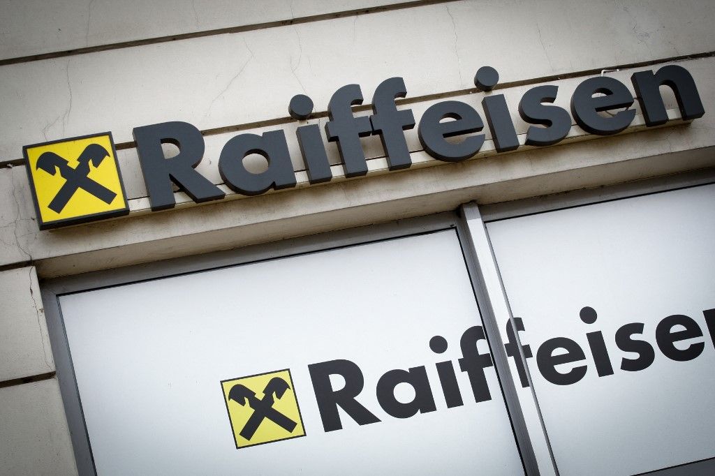 Raiffeisen international to float 15 percent stake in Polish subsidiary