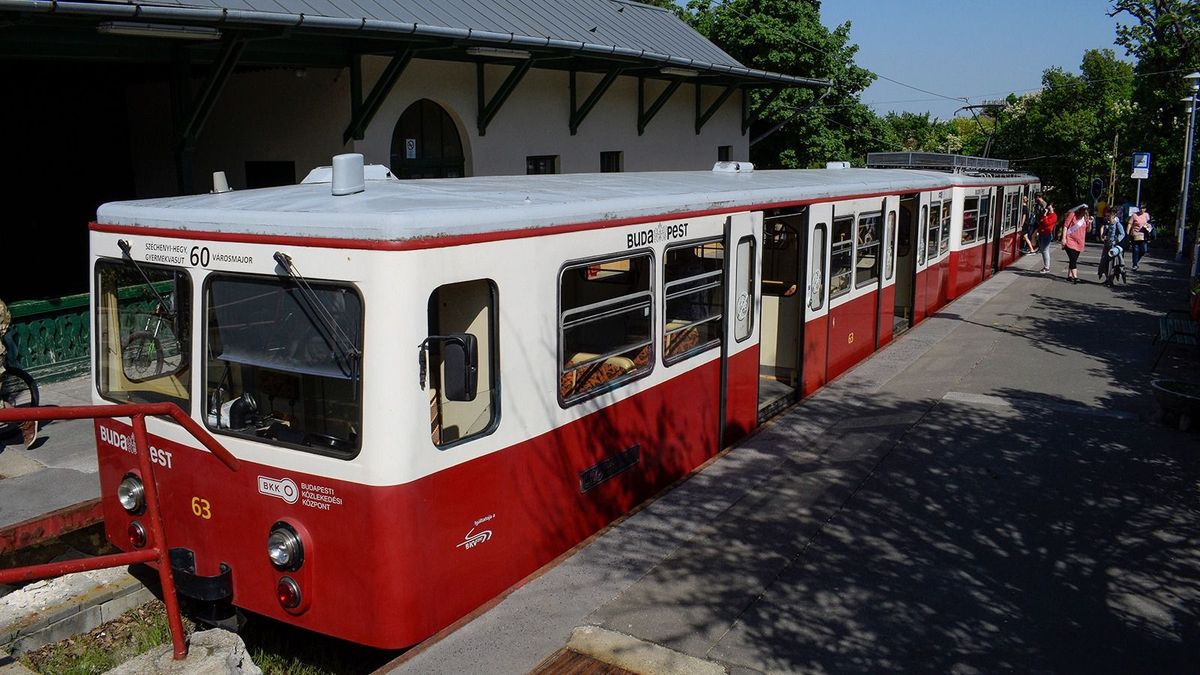 Újra teljes vonalon jár a fogaskerekű, de akad némi változás a menetrendben