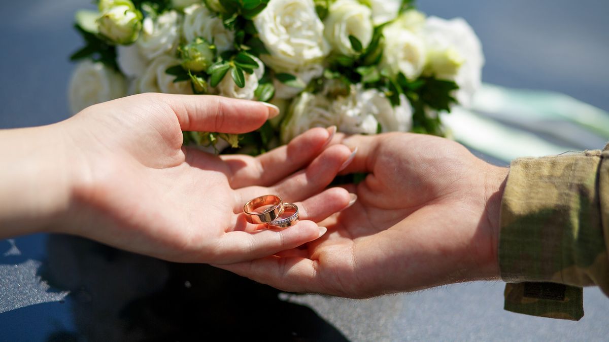 Értékes nászajándékot kapnak Izraelben a katona házaspárok