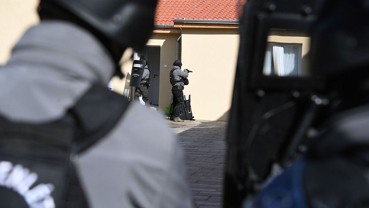 Befellegzett a balkáni drogkartellnek: tagjait elfogták, vezetőjét még keresik