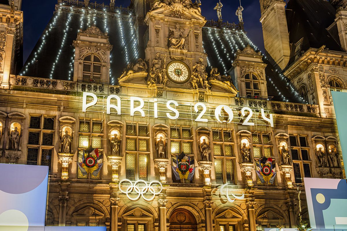 FRANCE. PARIS (75) (4TH DISTRICT) THE FACADE OF CITY HALL IN THE COLORS OF THE 2024 OLYMPIC GAMES