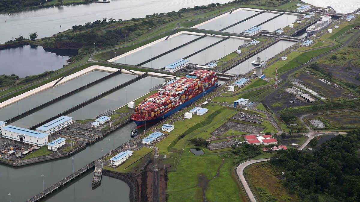Historic drought and warm seas slow Panama Canal shipping globális kereskedelem