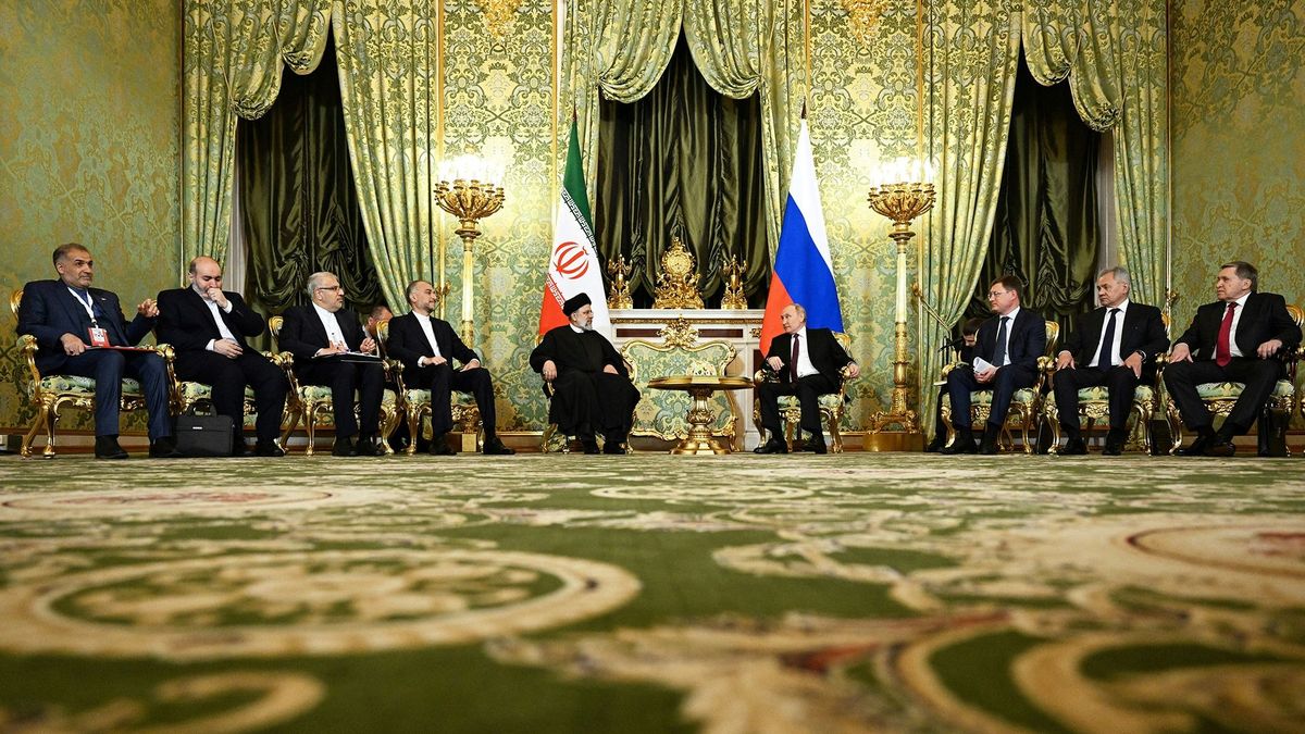 Közös sikereiket és terveiket méltatta Putyin és az iráni elnök Moszkvában