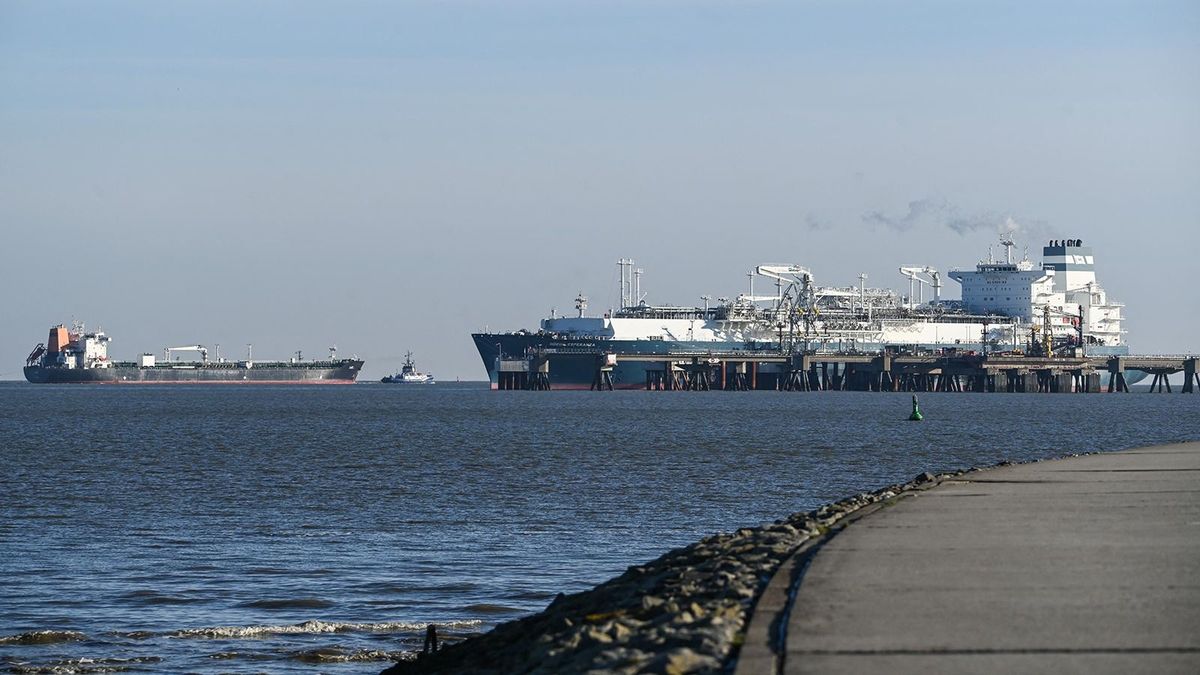 Egyre kisebb olajbevételekkel számolhat Putyin