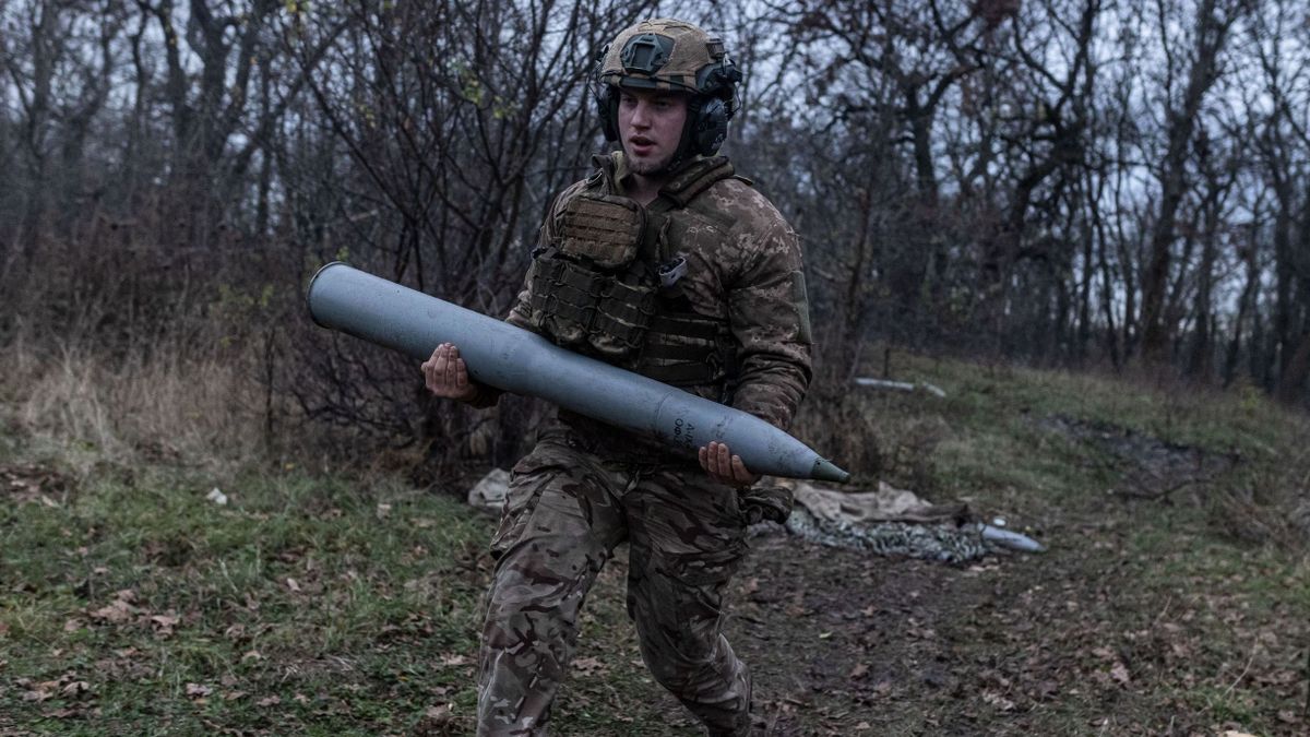 Lőszerbeszerzésen sikkasztott az ukrán hadügyér