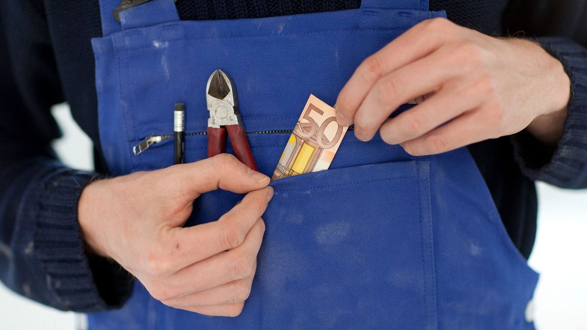 Ki kell bírni: még pár év, és ugyanannyi lesz a fizetés Magyarországon, mint Ausztriában