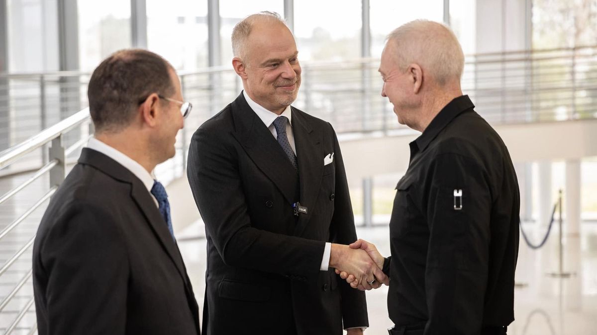 A magyar honvédelmi minisztert is a Vaskupola védte meg a rakétától