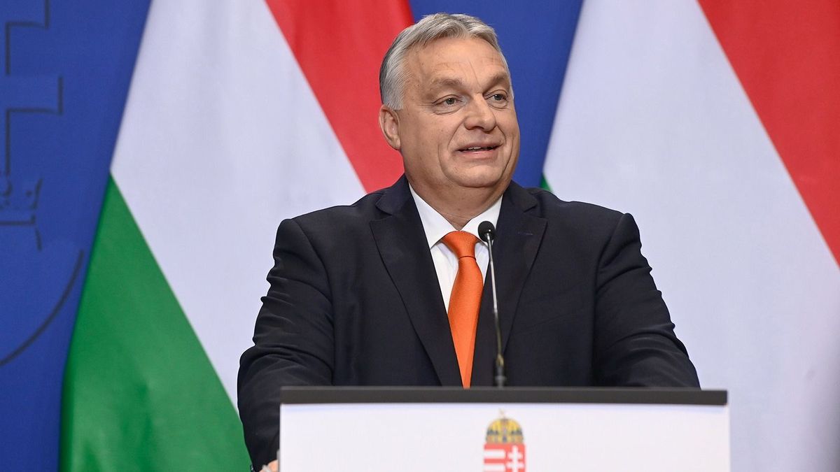 Pillanatokon belül kezdődik Orbán Viktor nemzetközi sajtótájékoztatója