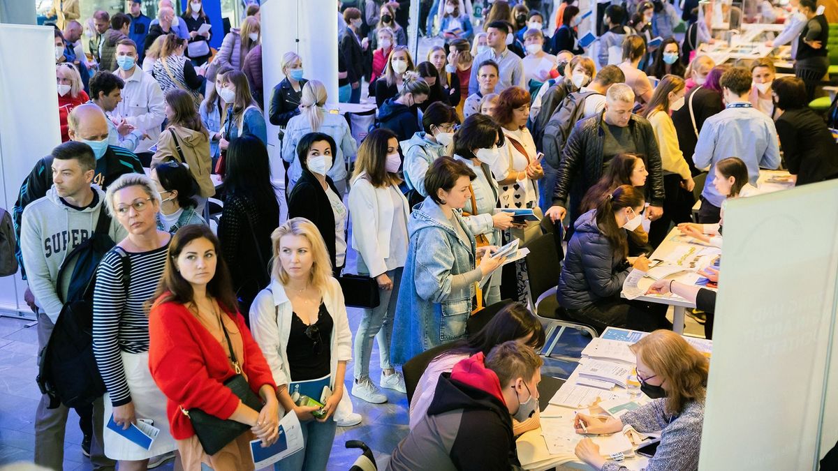 Több mint 4,2 millió ukrán menekült kapott ideiglenes védelmi státuszt az EU-ban