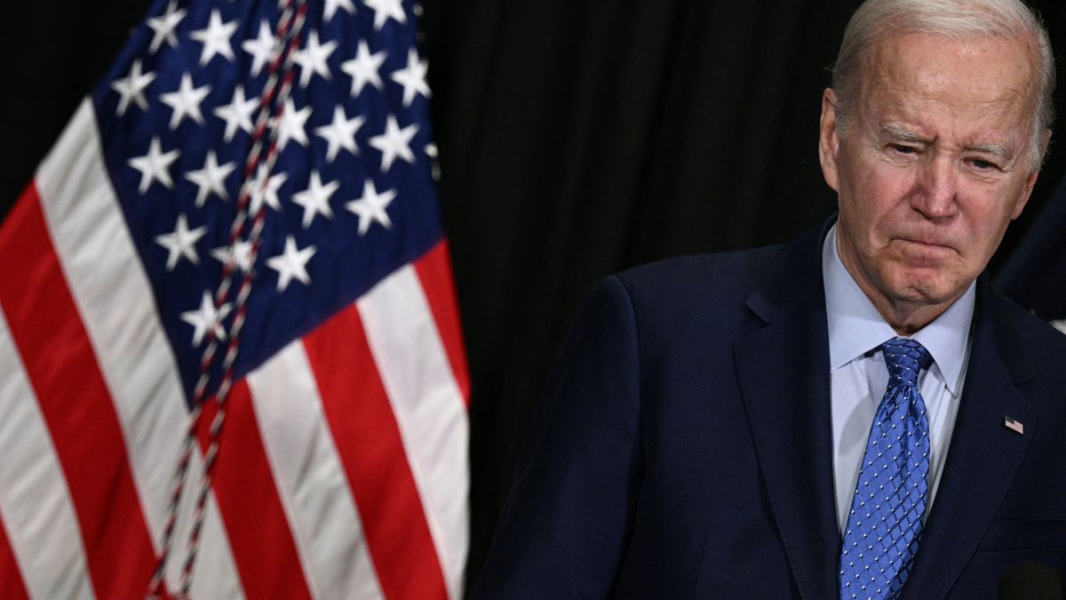 Joe Biden ismét kínos helyzetbe került: összekeverte a francia elnököket – videó