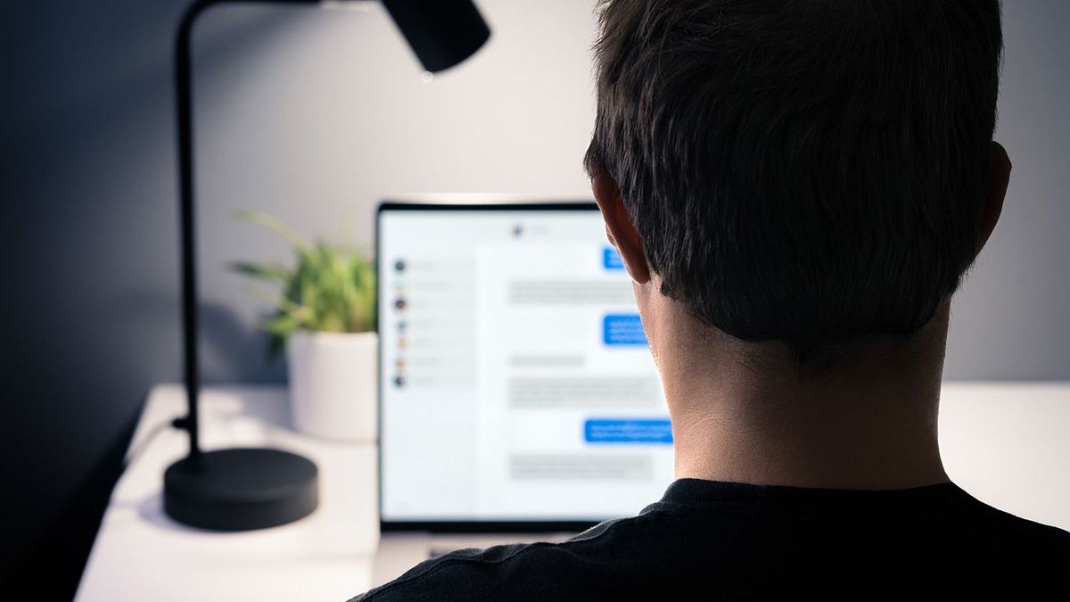 Catfishing: Így vehetjük észre az internetes csalást, főként a randioldalak felhasználói és a facebookosok vannak veszélyben