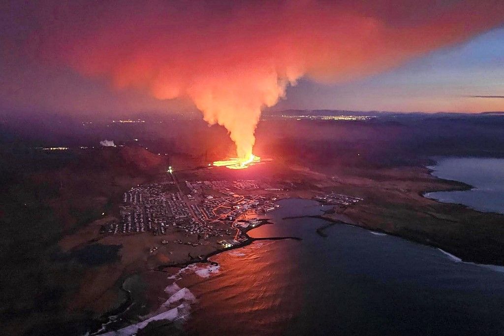 Billowing smoke and flowing lava are seen in this Icelandic Department of Civil Protection and Emergency Management , January 14, 2024, handout image during an volcanic eruption on the outskirts of the evacuated town of Grindavik, western Iceland. Seismic activity had intensified overnight and residents of Grindavik were evacuated, Icelandic public broadcaster RUV reported. This is Iceland's fifth volcanic eruption in two years, the previous one occurring on December 18, 2023 in the same region southwest of the capital Reykjavik. Iceland is home to 33 active volcano systems, the highest number in Europe. (Photo by Icelandic Department of Civil Protection and Emergency Management / AFP)