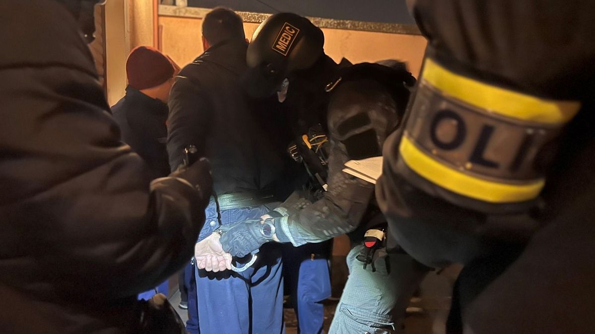 A hatalom átvételére és fegyverkezésre készült egy szervezet  Magyarországon, 150 rendőr csapott le rájuk – videó