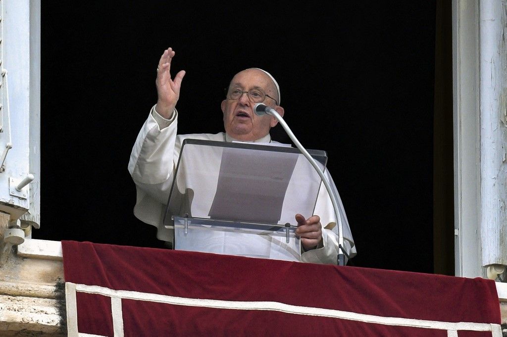 ITALY - POPE FRANCIS DELIVERS HIS BLESSING TO THE FAITHFUL DURING THE ANGELUS PRAYER AT ST PETER S SQUARE IN THE VATICAN - 2024/01/07