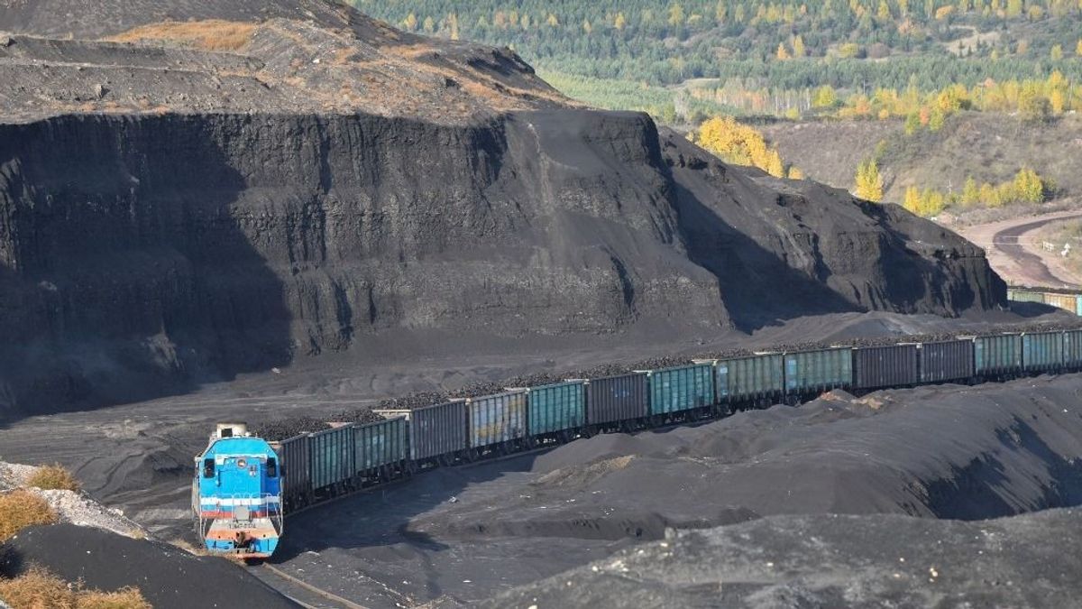 Pofon Oroszországnak: Kína újra bevezeti a szénvámot