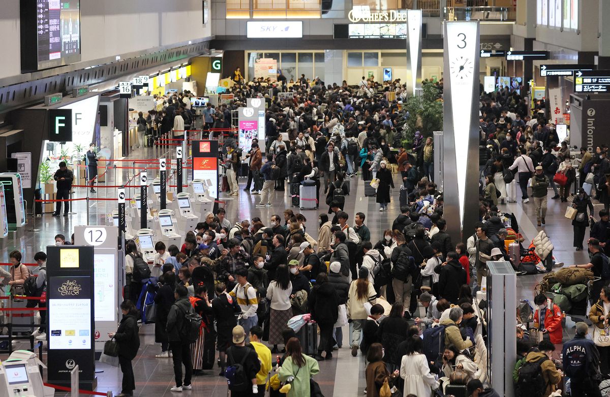 JAL catches Fire at Haneda Airport