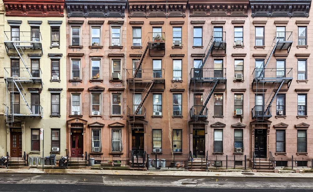 Block,Of,Historic,Apartment,Buildings,Crowded,Together,On,West,49th