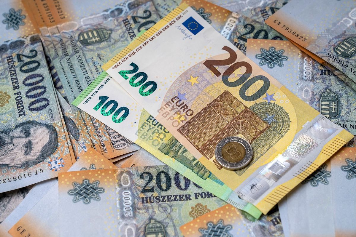 Scattered,On,A,Flat,Surface,Are,Hungarian,Forint,And,100Scattered on a flat surface are Hungarian forint and 100 and 200 euro banknotes. HUF EUR exchange rate.