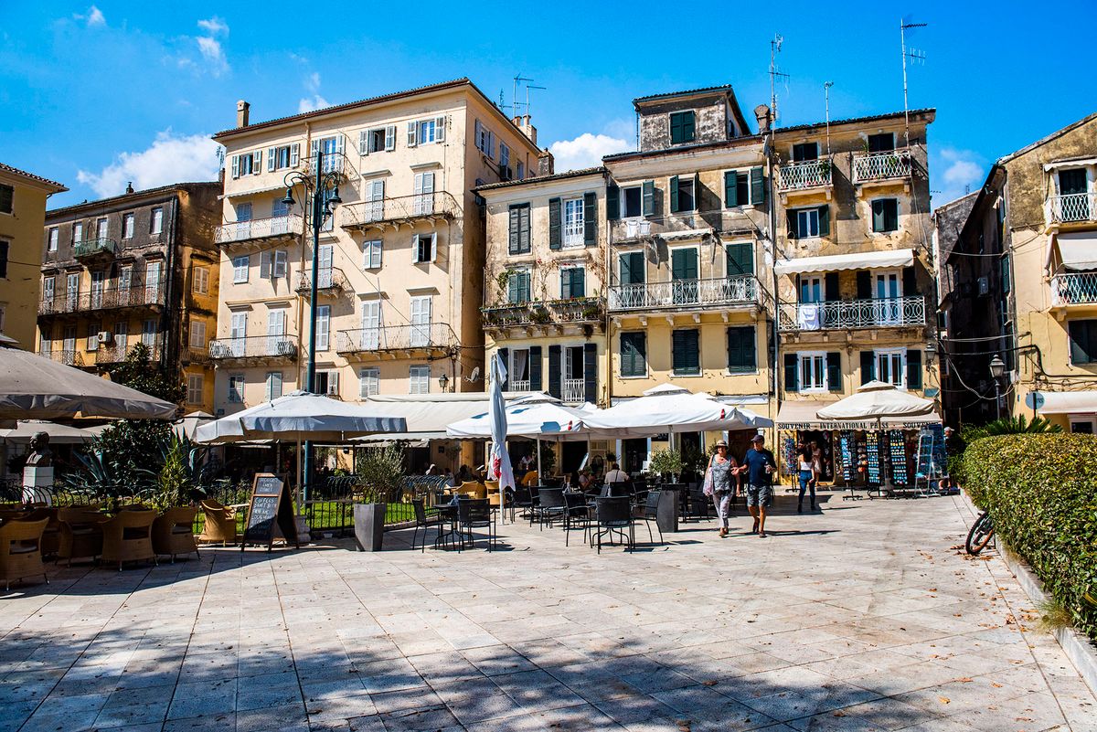 Public square in old town of Corfu, Corfu Island, Ionian Islands, Greece
Klímaadó drágíthatja a szállásokat Görögországban.