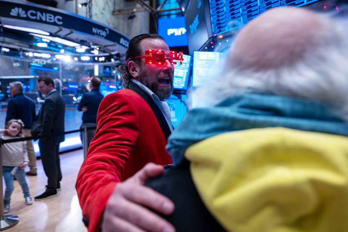 NEW YORK, NEW YORK - DECEMBER 29: Traders work on the floor of the New York Stock Exchange (NYSE) on the last day of trading for the year on December 29, 2023 in New York City. The Dow was up slightly in morning trading in what has been a strong year for the stock market despite many economists predictions that the American economy would experience a recession.  (Photo by Spencer Platt/Getty Images)