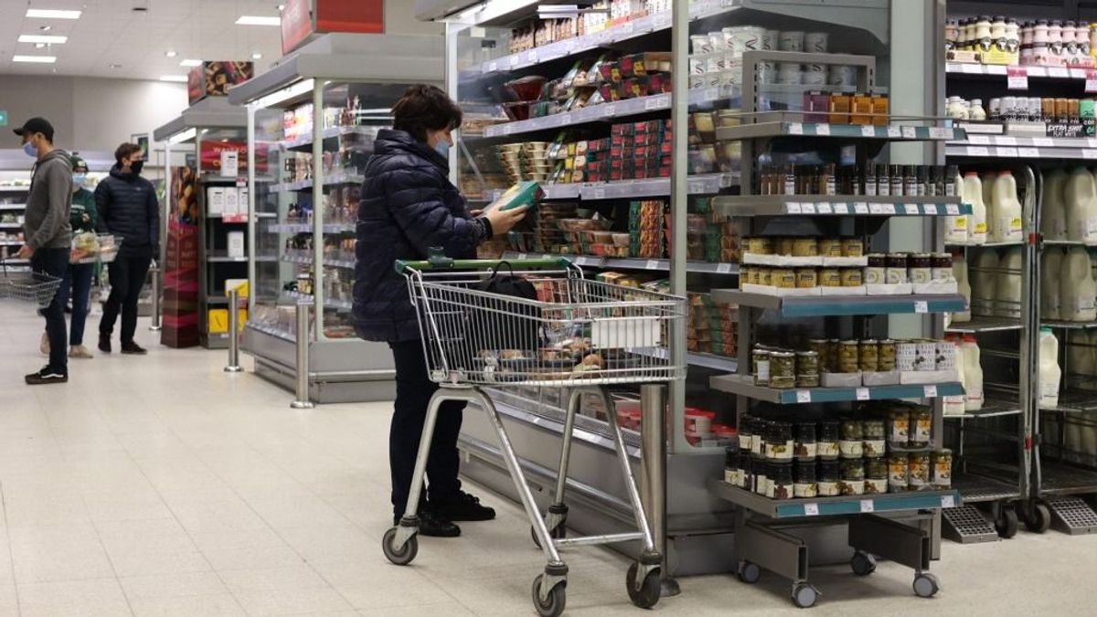 Meglepő ami a briteknél történt a fogyasztás terén – kisebb lehetett a karácsonyi ajándék