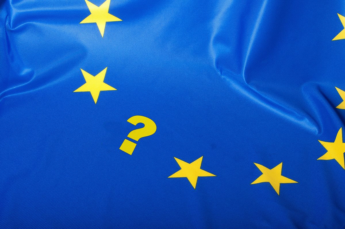 Detail,Of,Silky,Flag,Of,Blue,European,Union,With,Question
Változhat az Európai Tanács elnöke, kötvény, 