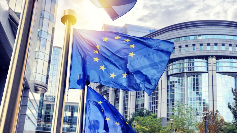 GYORSHIR Eu,Flags,Waving,In,Front,Of,European,Parliament,Building.,Brussels,