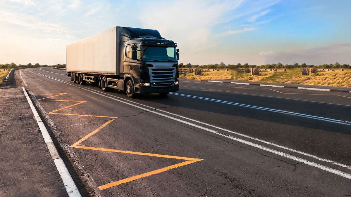 Pontosítják a 3,5 tonna feletti autóbuszok e-útdíj-rendszerbe történő átvezetését