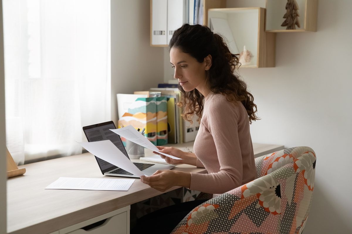 Busy,Serious,Business,Freelancer,Woman,Sitting,At,Desk,Holding,Sheets
Busy serious business freelancer woman sitting at desk holding sheets documents learn contract terms, reading reports statistics financial results, make telework from home office. Paperwork concept