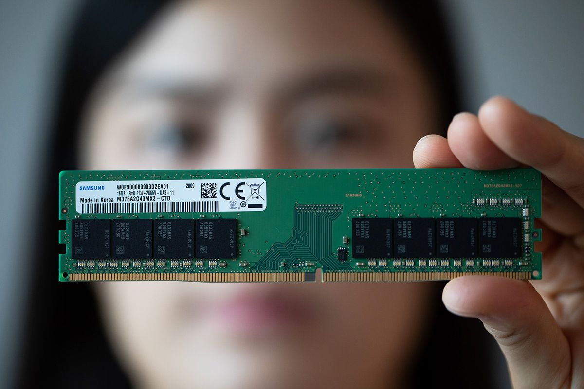 Samsung Electronics Memory Modules Ahead of Earnings Announcement