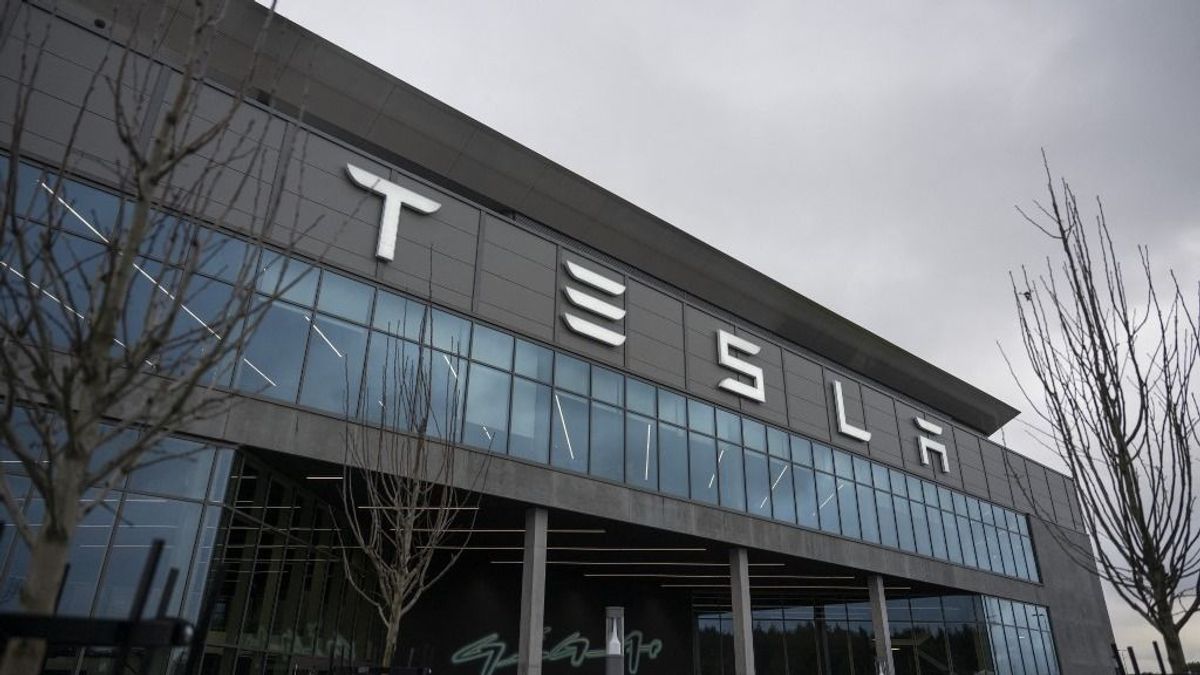 A vörös-tengeri húszi támadások miatt elapadt az alkatrészellátás a német Tesla-gyárban: két hétre leállt a termelés