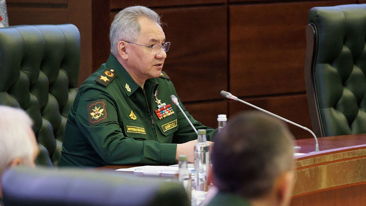 Az orosz hadügyminiszter szerint itt az idő, hogy abbahagyják a bolondozást,