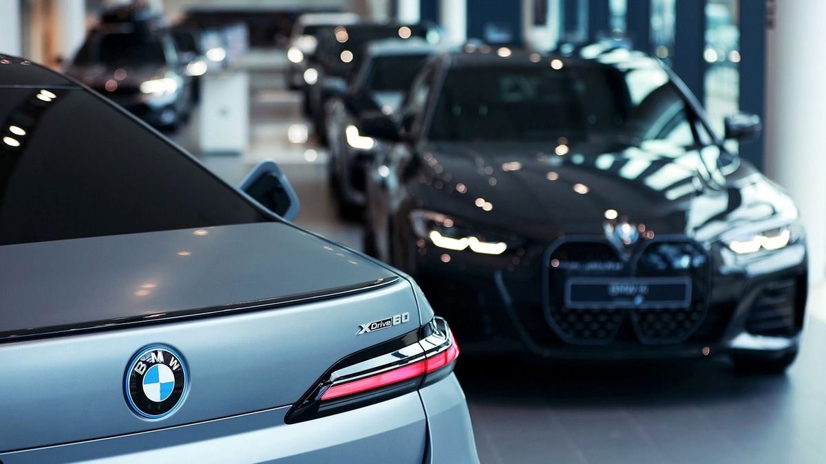 BMW: rekordeladások a prémiumkategóriában – a Rolls-Royce is besegített