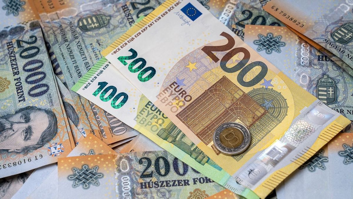 Scattered,On,A,Flat,Surface,Are,Hungarian,Forint,And,100Scattered on a flat surface are Hungarian forint and 100 and 200 euro banknotes. HUF EUR exchange rate.