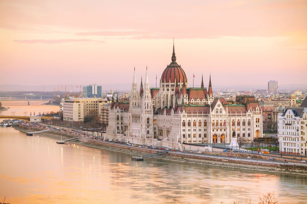 Parliament,Building,In,Budapest,,Hungary,At,Sunrise