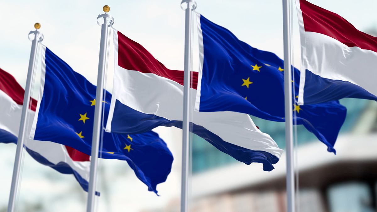 Netherlands and EU flags waving in the wind on a clear day
Oroszország, Hollandia, NATO