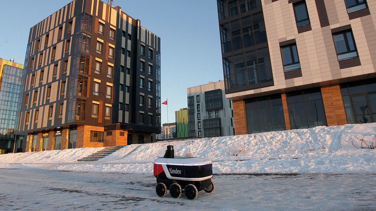 Balesetet okozott az ételkiszállító robot, aztán eliszkolt