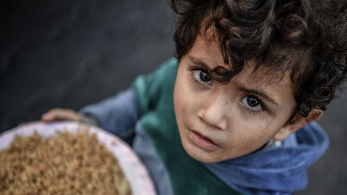 Az izraeli háború 103. napja – gyógyszert és ételt is kapnak a túszok és a lakók is a Gázai-övezetben
