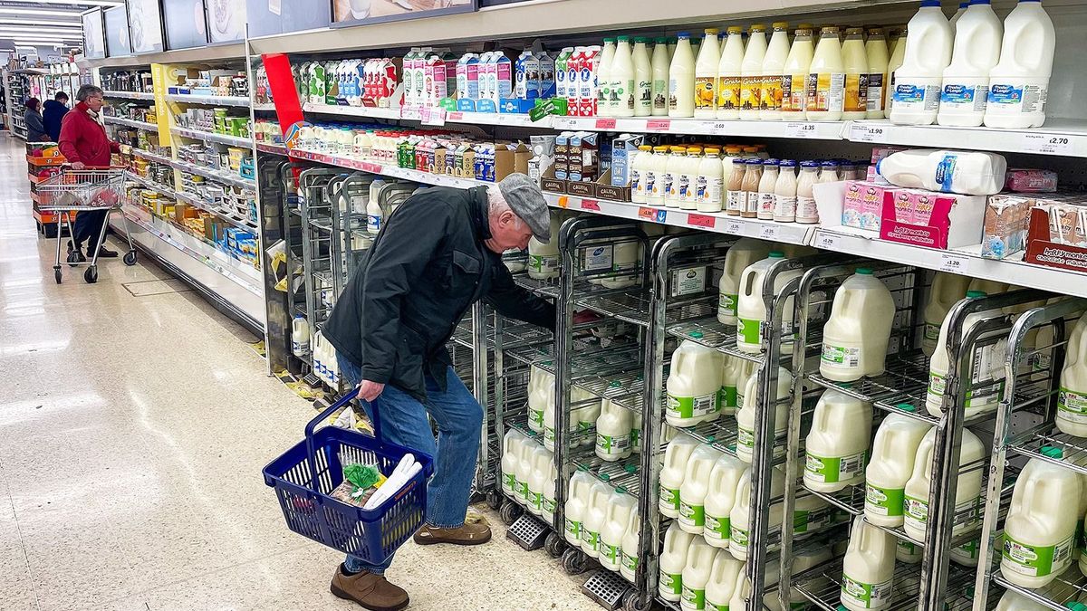 Lassan, de biztosan csökken az élelmiszerár-infláció a briteknél