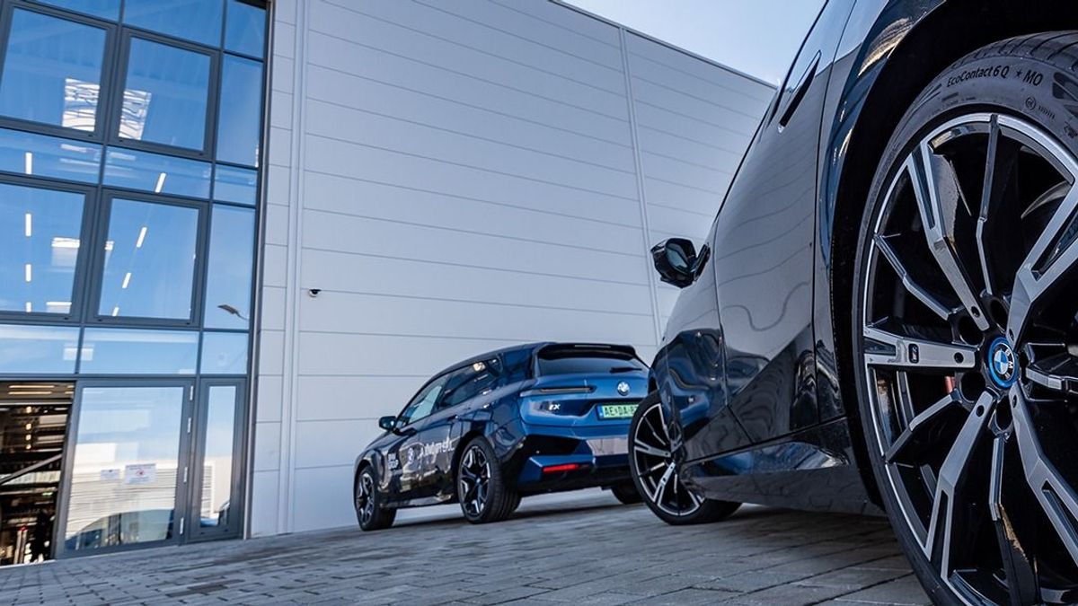 Debreceni BMW-gyár: klasszikus juttatásokkal és kedvezményes autókkal csábítják a leendő dolgozókat