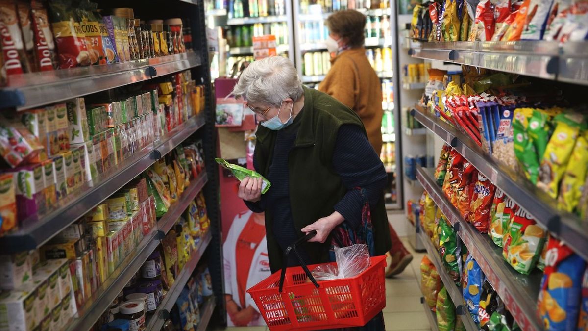 Hiteleket törlesztenek és tartalékot képeznek a magyarok – növekedés a fogyasztásban ezután várható az elemzők szerint