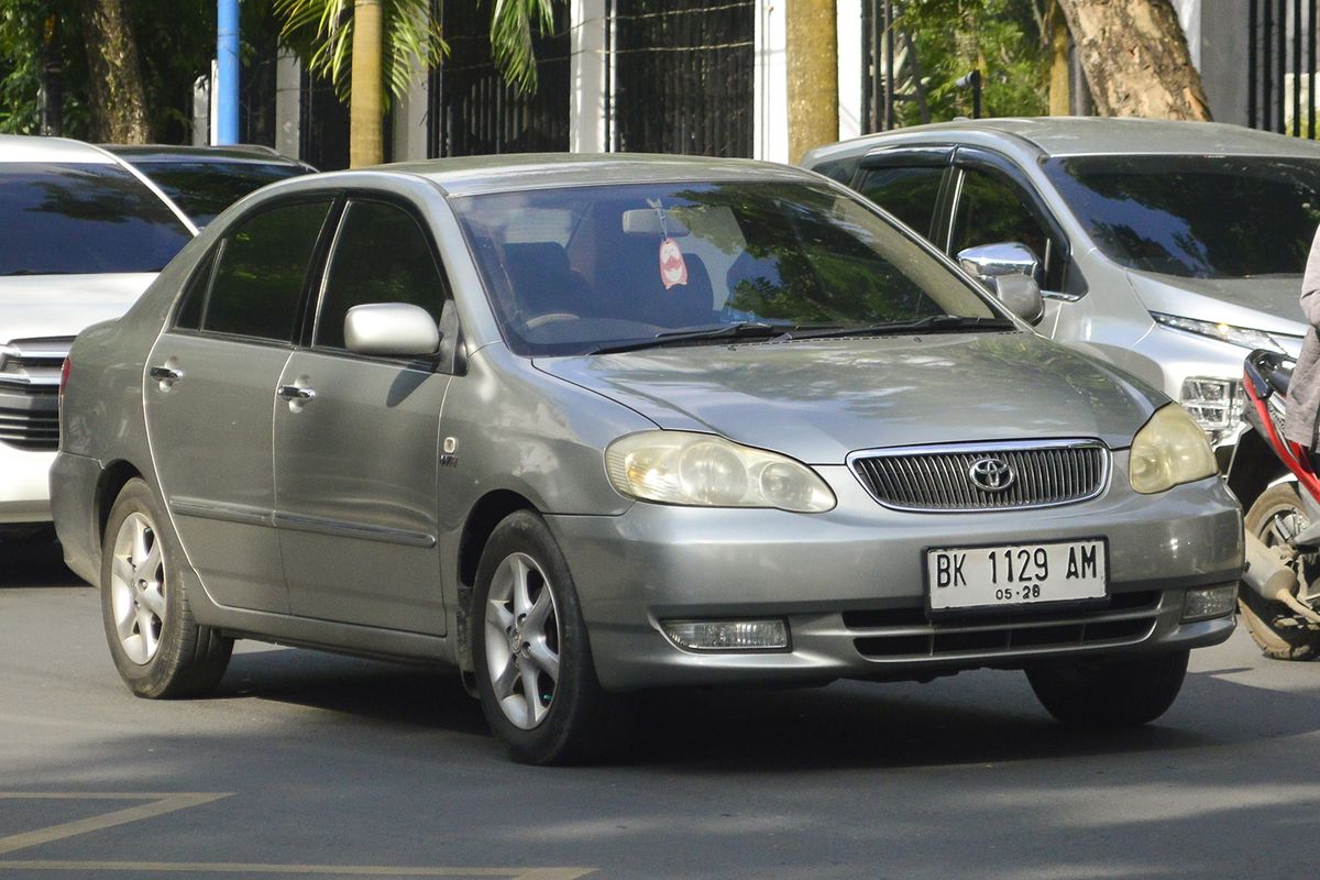 A,Silver,Sedan,Toyota,Corolla,Altis,1.8v,2003,On,The